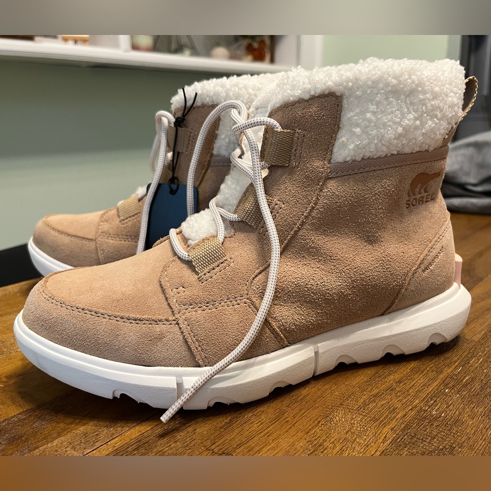 NWT super cute and cozy Sorel boots size 8.5